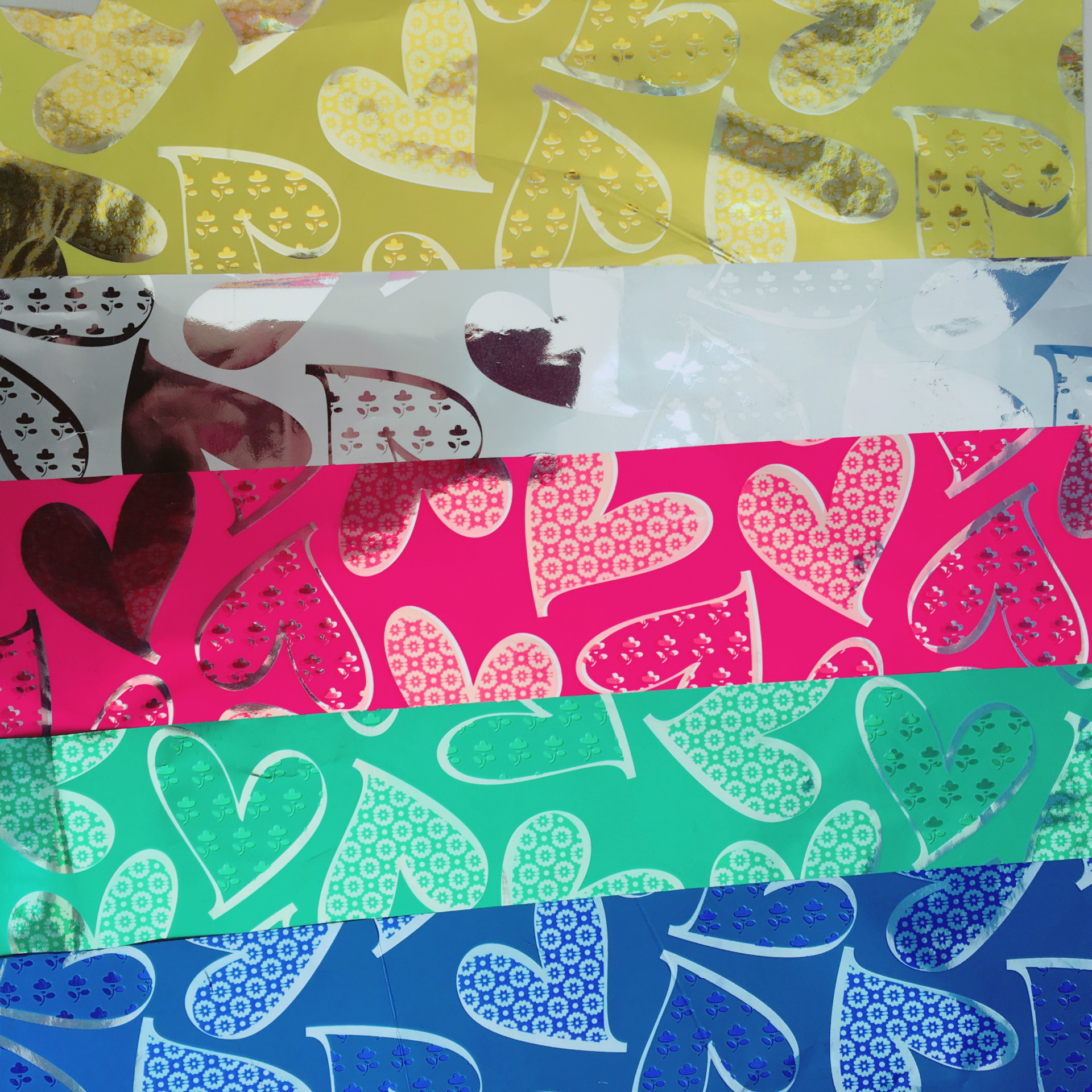 厂家直销 彩色镭射彩膜 花纹opp镭射膜 pet镀银膜镀金膜 彩色膜