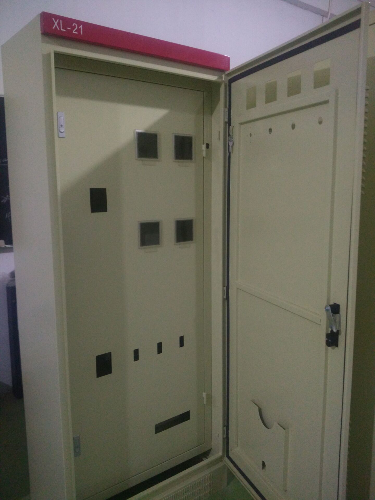 xl-21动力配电柜定制 工控动力柜 单双层门低压配电柜柜体