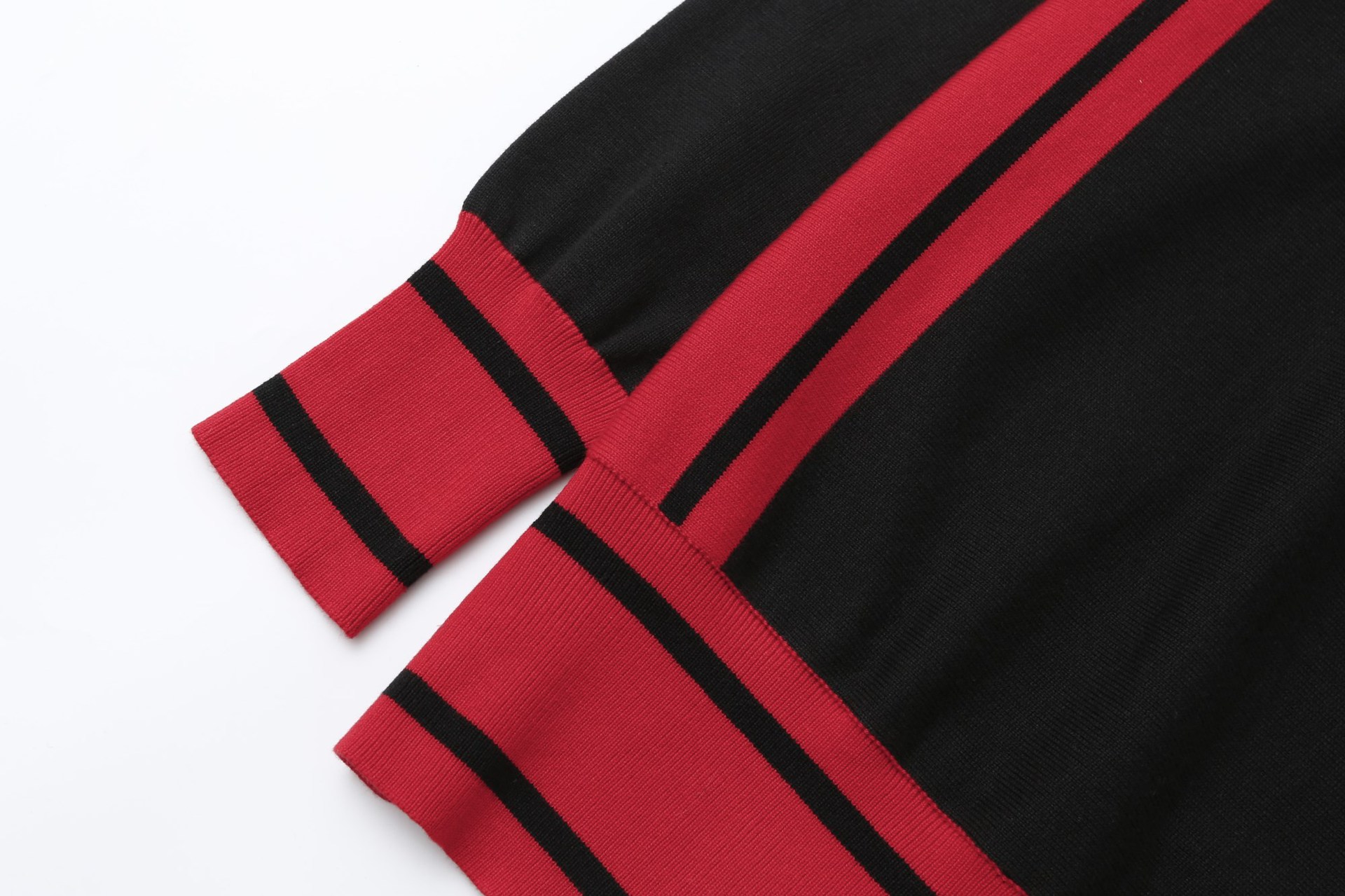 易烊千玺同款衣服机场长袖黑红拼色针织衫开叉毛衣男女学生上衣