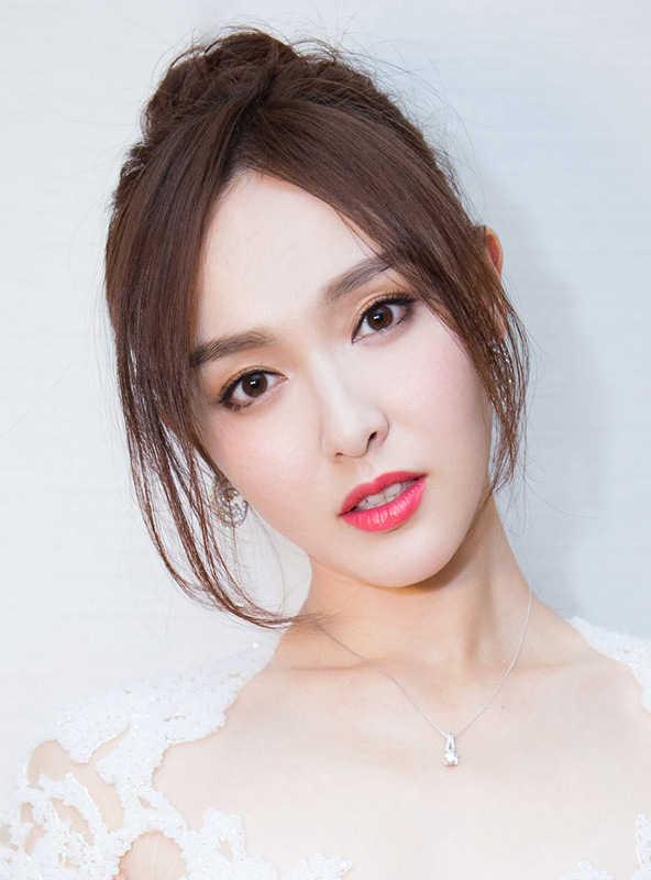 "三八"女王节甜蜜来袭 看唐嫣如何演绎嫩色高甜"糖妆"