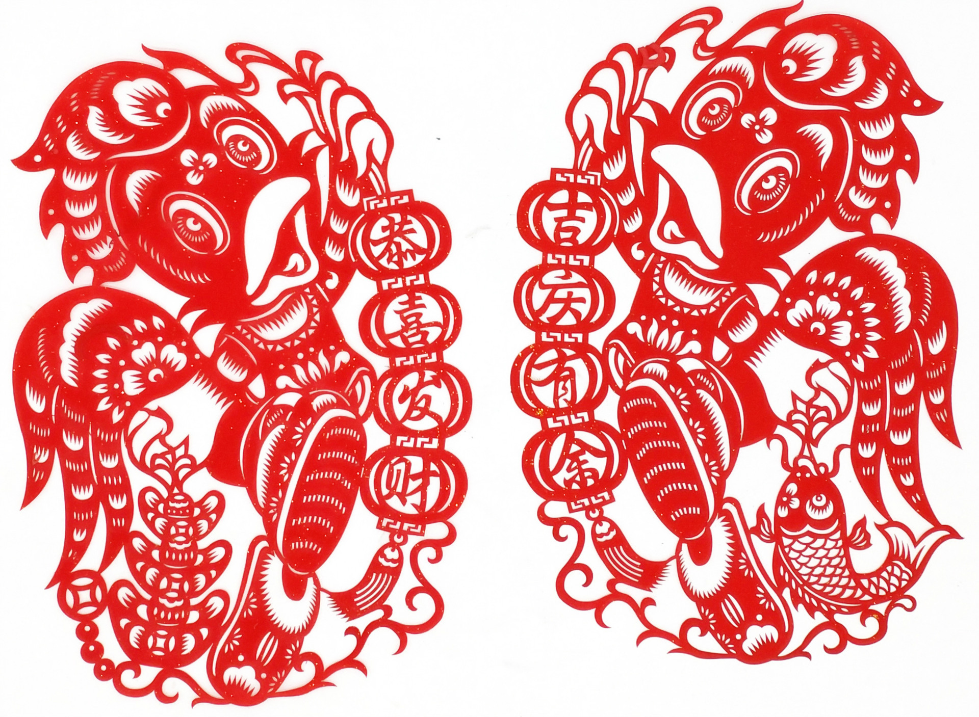 特别是在春节,结婚时,便把各种寓意祥瑞的剪纸贴在窗格上,营造出喜庆