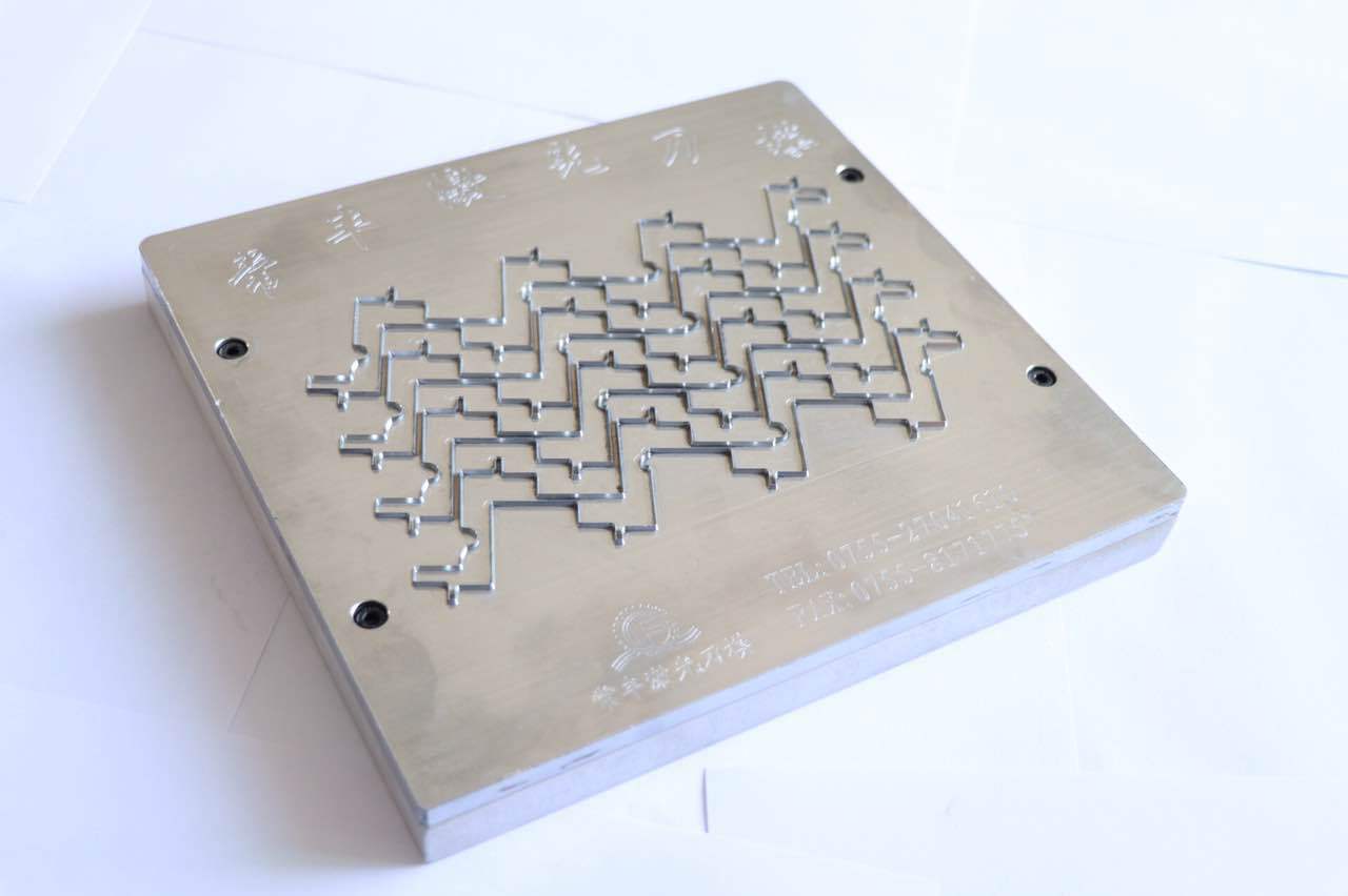 深圳刀模定做蚀刻刀模碳钢刀模磨具激光模切食品切割模具打样定制