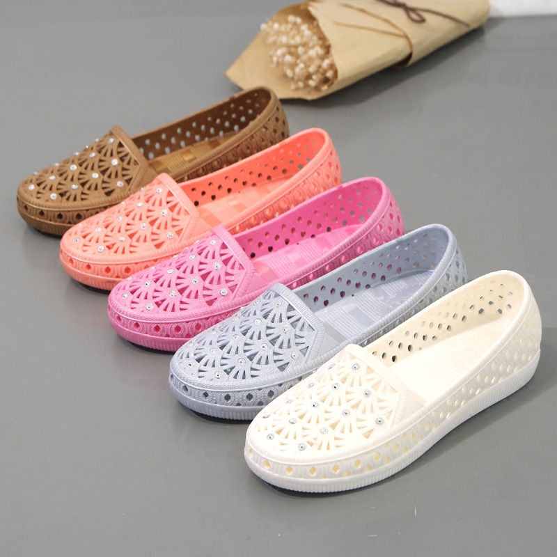 Free Shipping Nurse Shoes Summer Women's White Plastic Sandals Soft Bottom Mom Shoes Women's Flat Bottom Rhinestone Beach Shoes Rain Boots Women