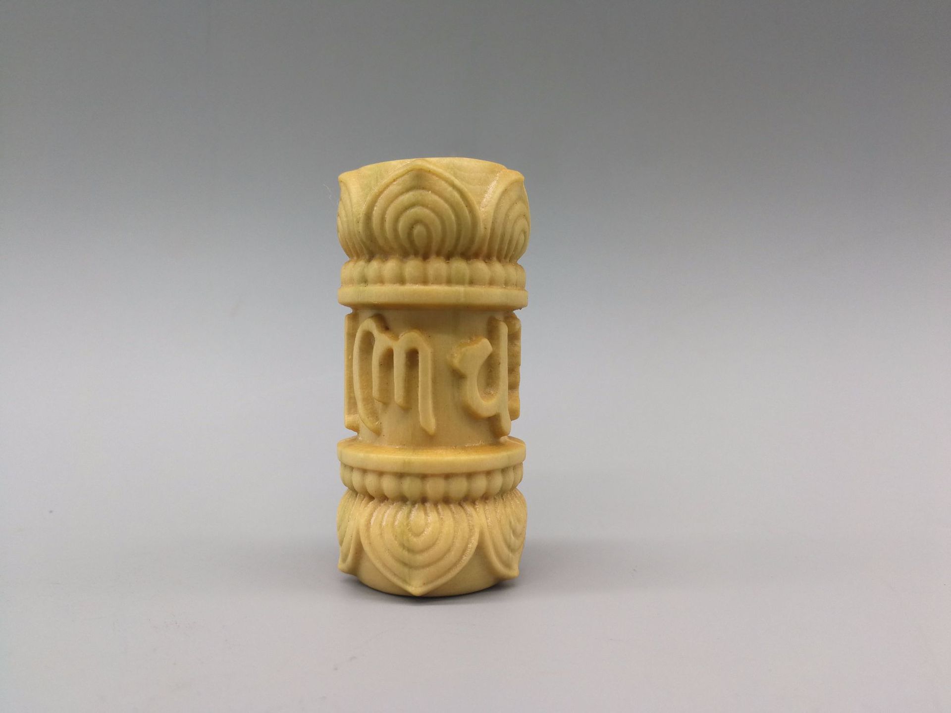 厂家直销 六道木手把件家居摆件 办公室貔貅摆件 小和尚摆件