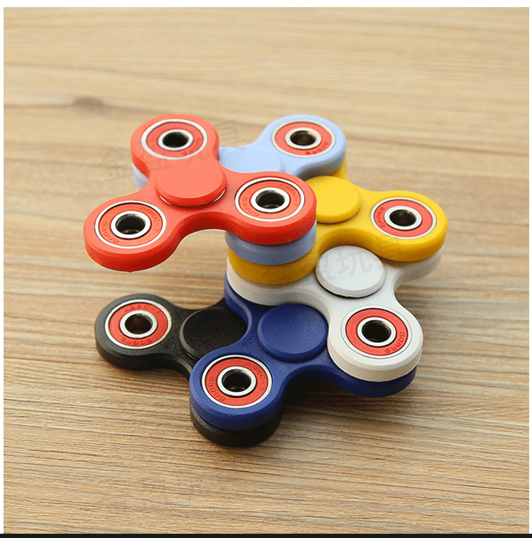 厂家直销 手指陀螺减压陀螺玩具 三叶静音轴承指尖陀螺玩具批发