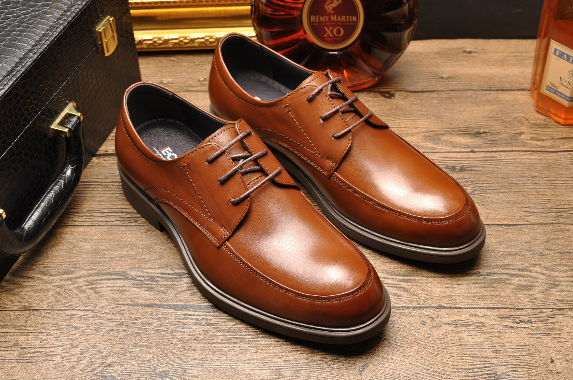 2018新款男士皮鞋头层牛皮商务男鞋真皮鞋子正装男单鞋 休闲男鞋