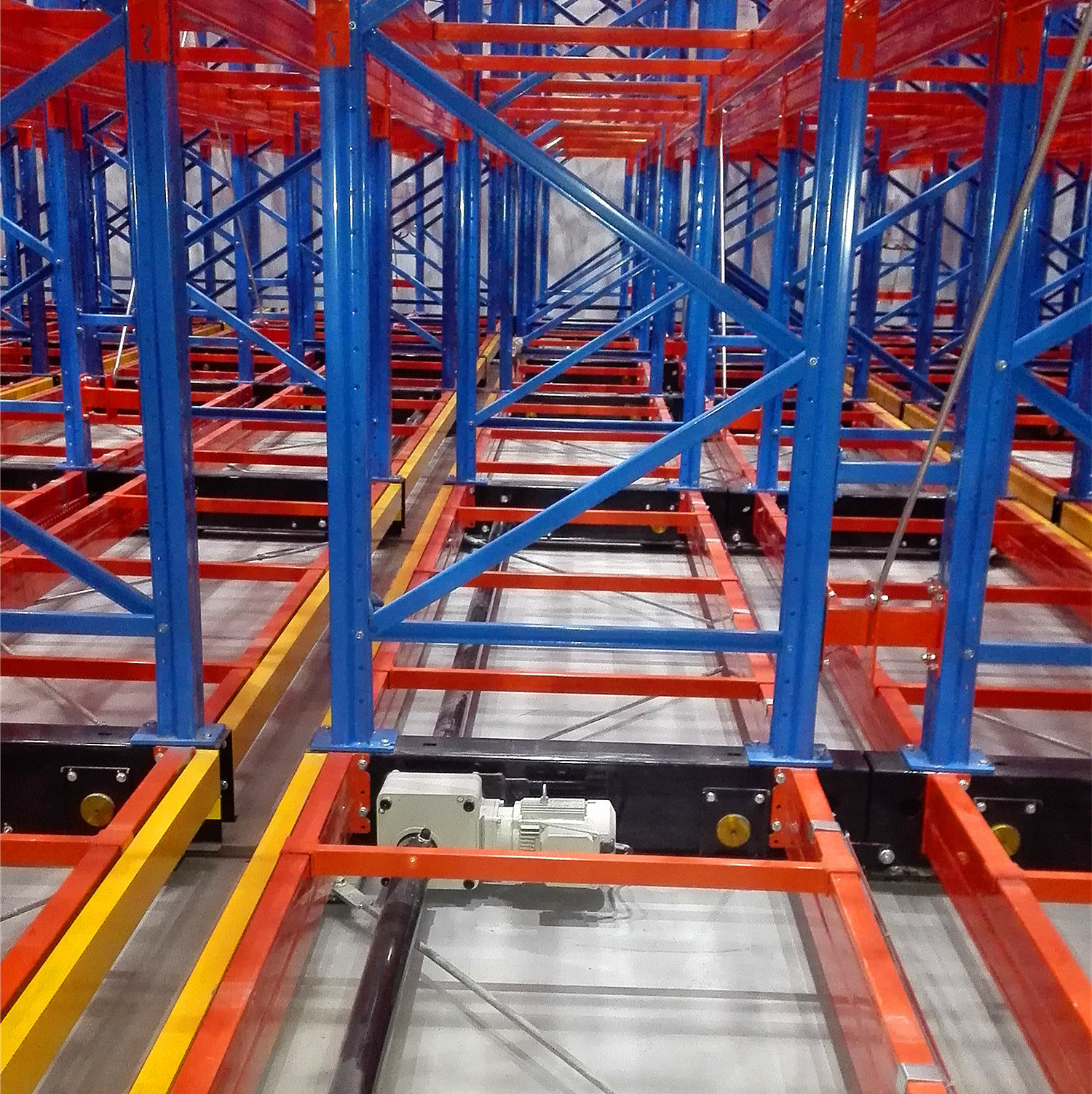 定制托盘移动式带地轨仓库重型货架