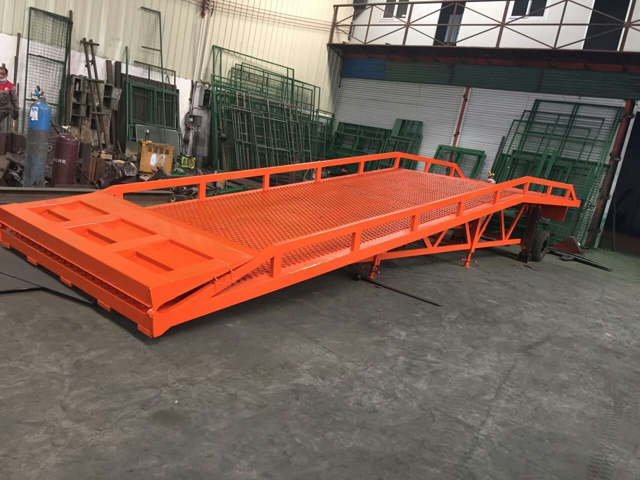 佛山厂家直销移动式登车桥集装箱装卸货平台装柜平台方便叉车上货