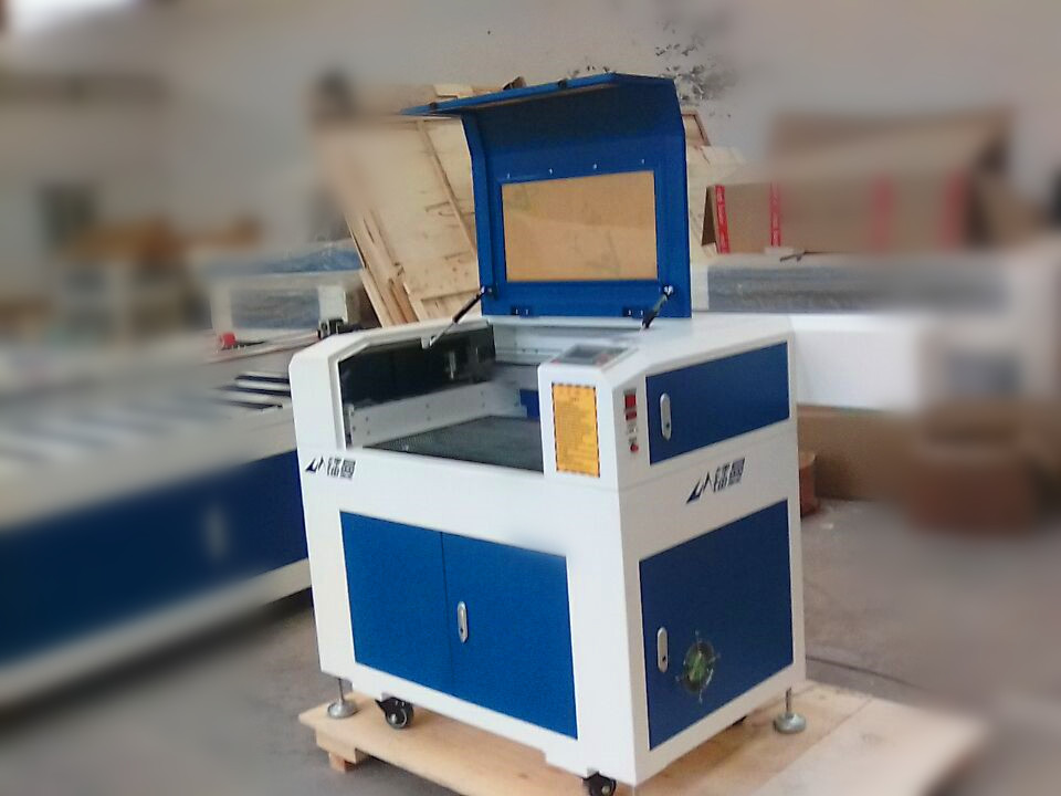 厂家激光雕刻机机1390亚克力板皮带激光切割机皮革雕刻机定位激光切割
