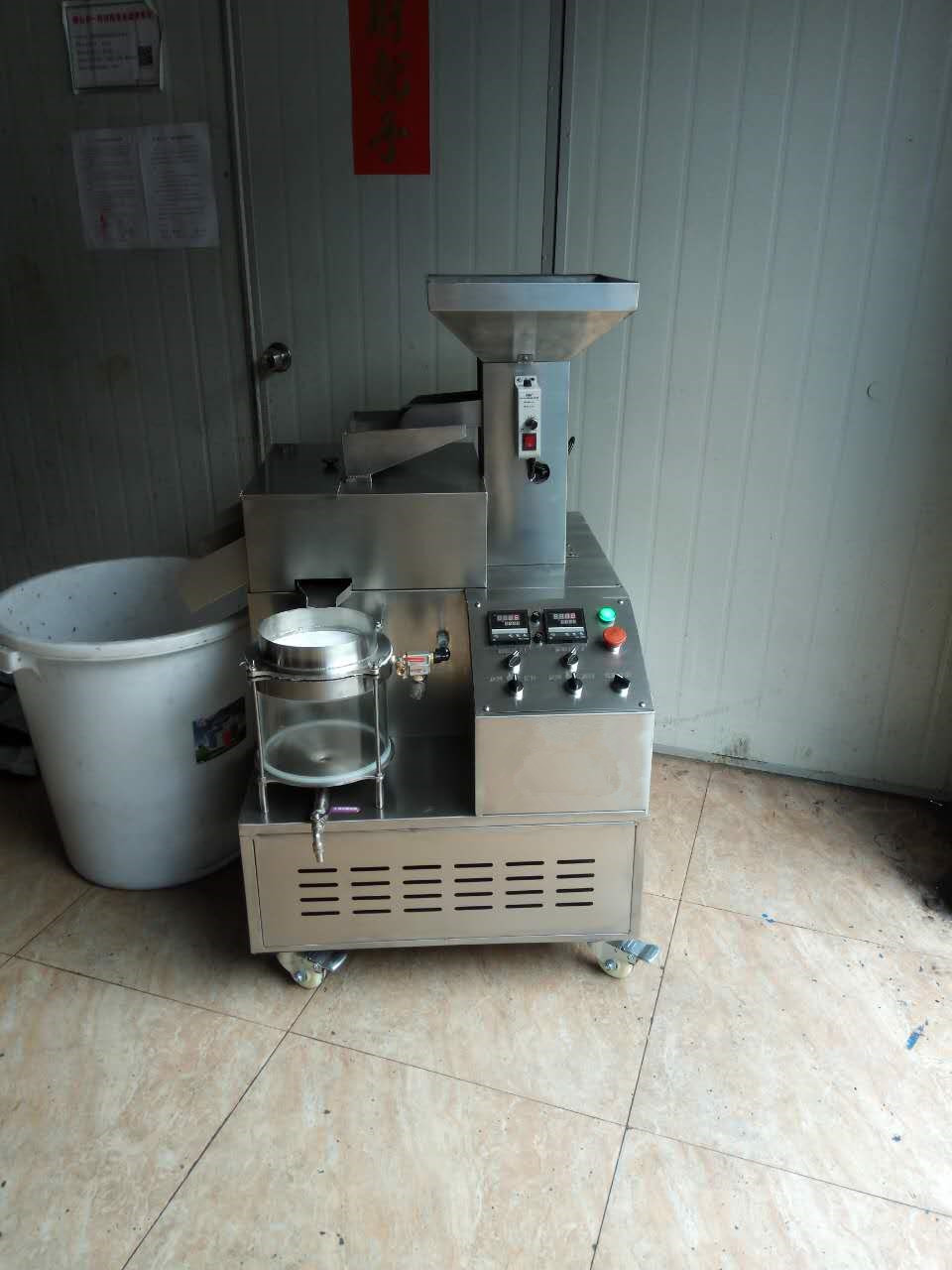 米糠油榨油机 全自动小型商用螺旋榨油机价格 黄朝机械榨油机