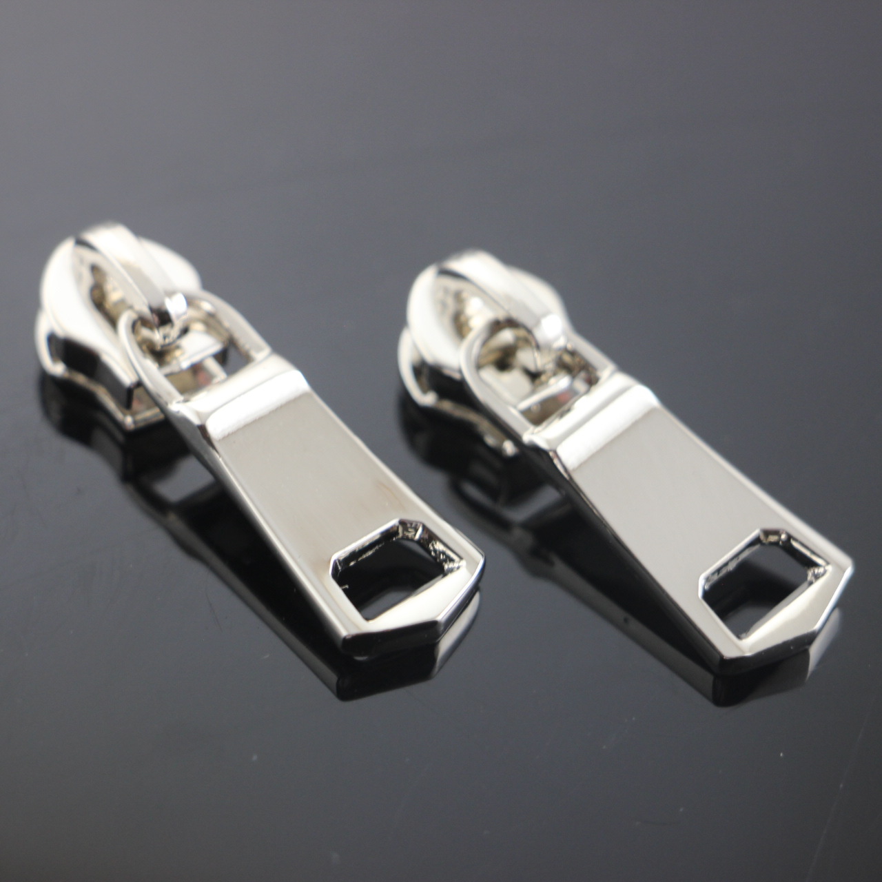 厂家直销 5号箱包拉链头 包包拉头 高档拉头 支持定制款式拉链头