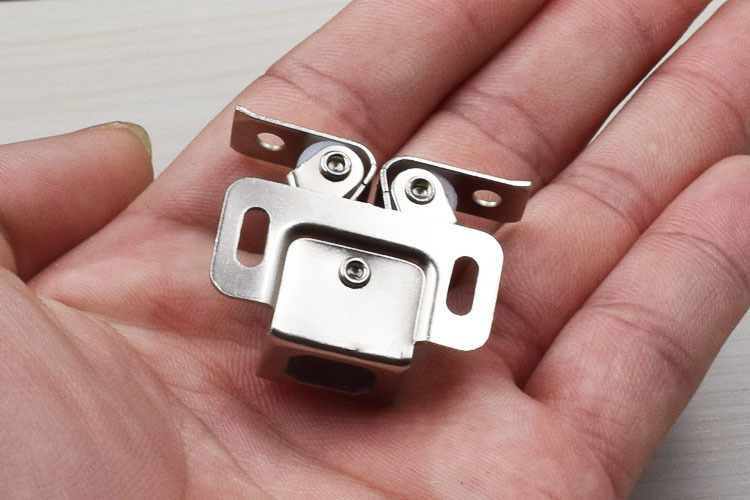 大号碰珠衣柜厨柜门卡式门吸柜子卡扣家具门碰柜吸衣橱磁碰磁吸