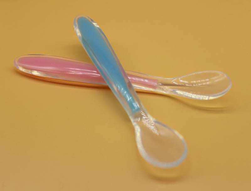 硅胶婴儿勺 无毒婴儿勺 厂家专业生产柔软pa婴儿勺 一手货源批发