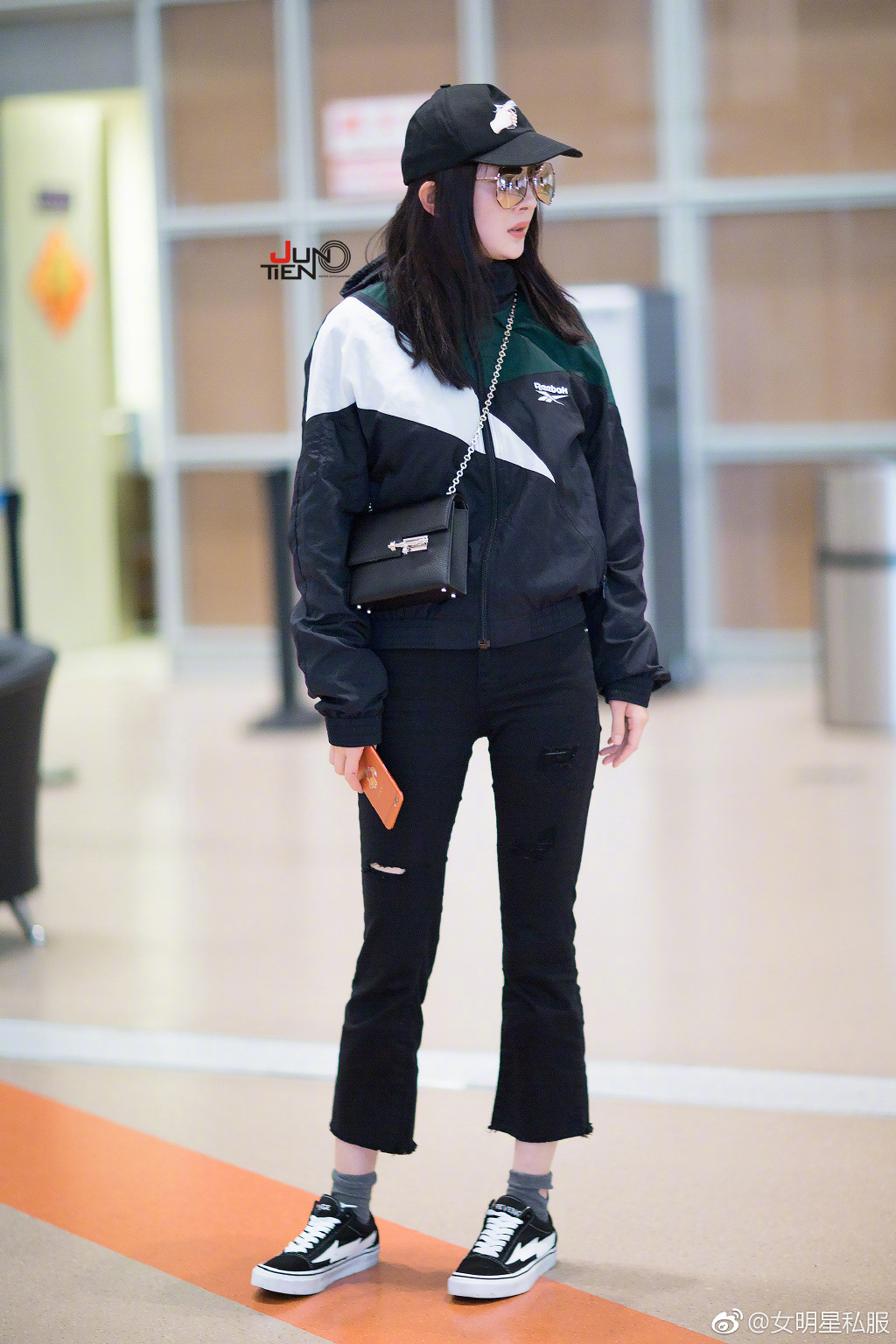 现货2017杨幂同款黑色高腰弹力九分微喇显瘦毛边破洞牛仔裤女批发