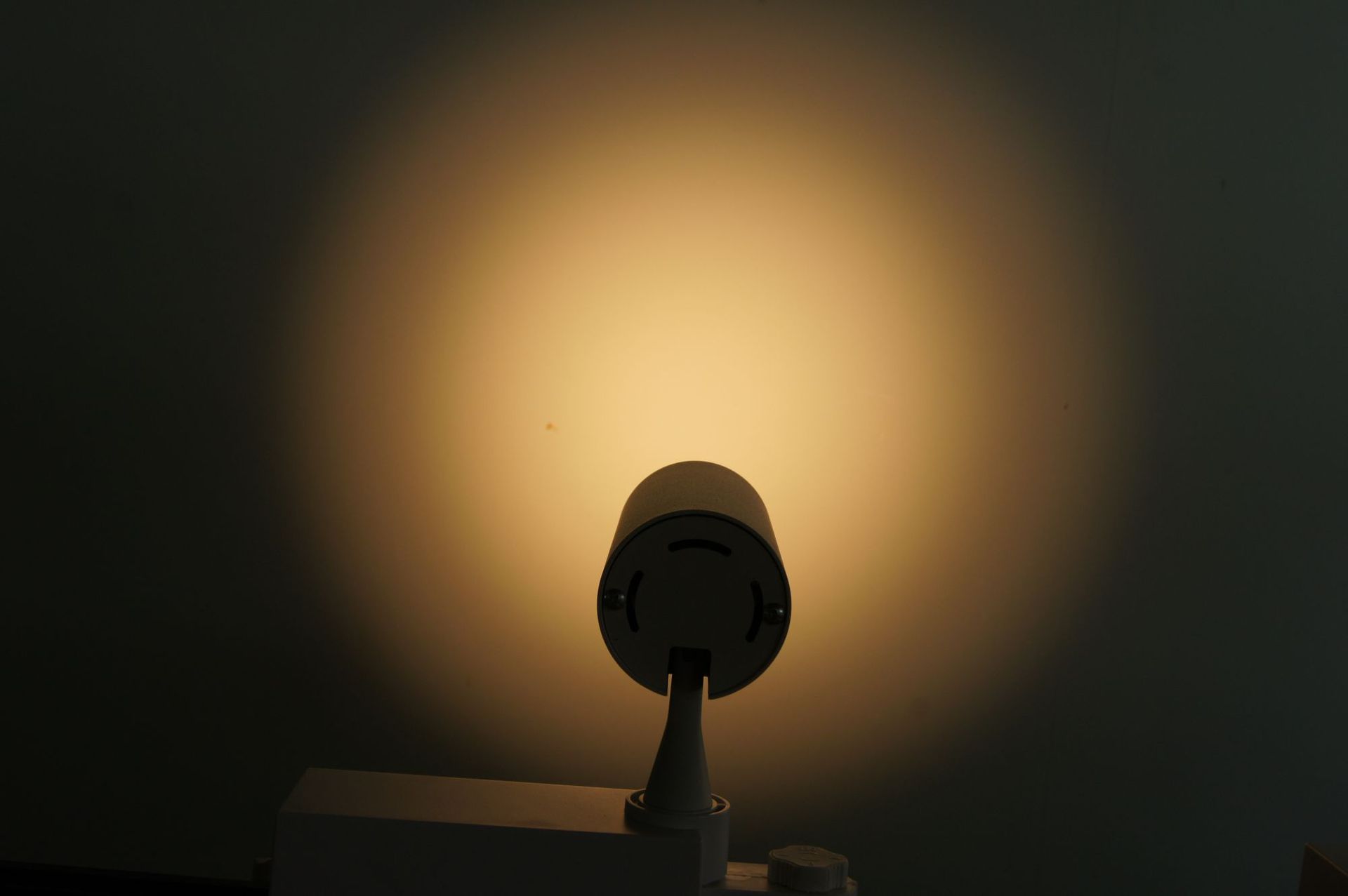 led轨道射灯新款外壳配件 服装店背景墙cob防眩 厂家直销创意款