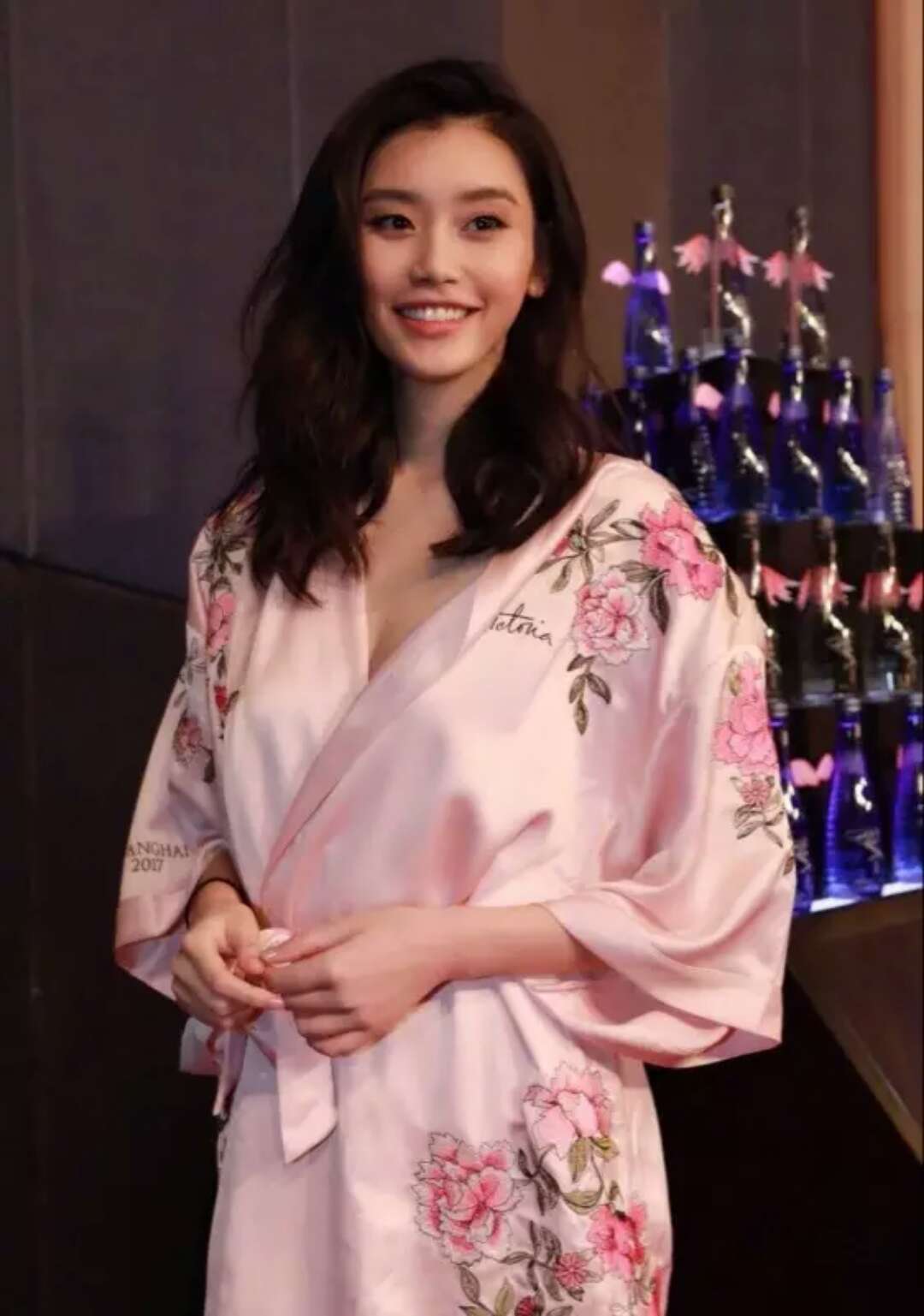 刘雯明星同款定制粉色性感爆睡袍新娘晨袍伴娘浴袍女