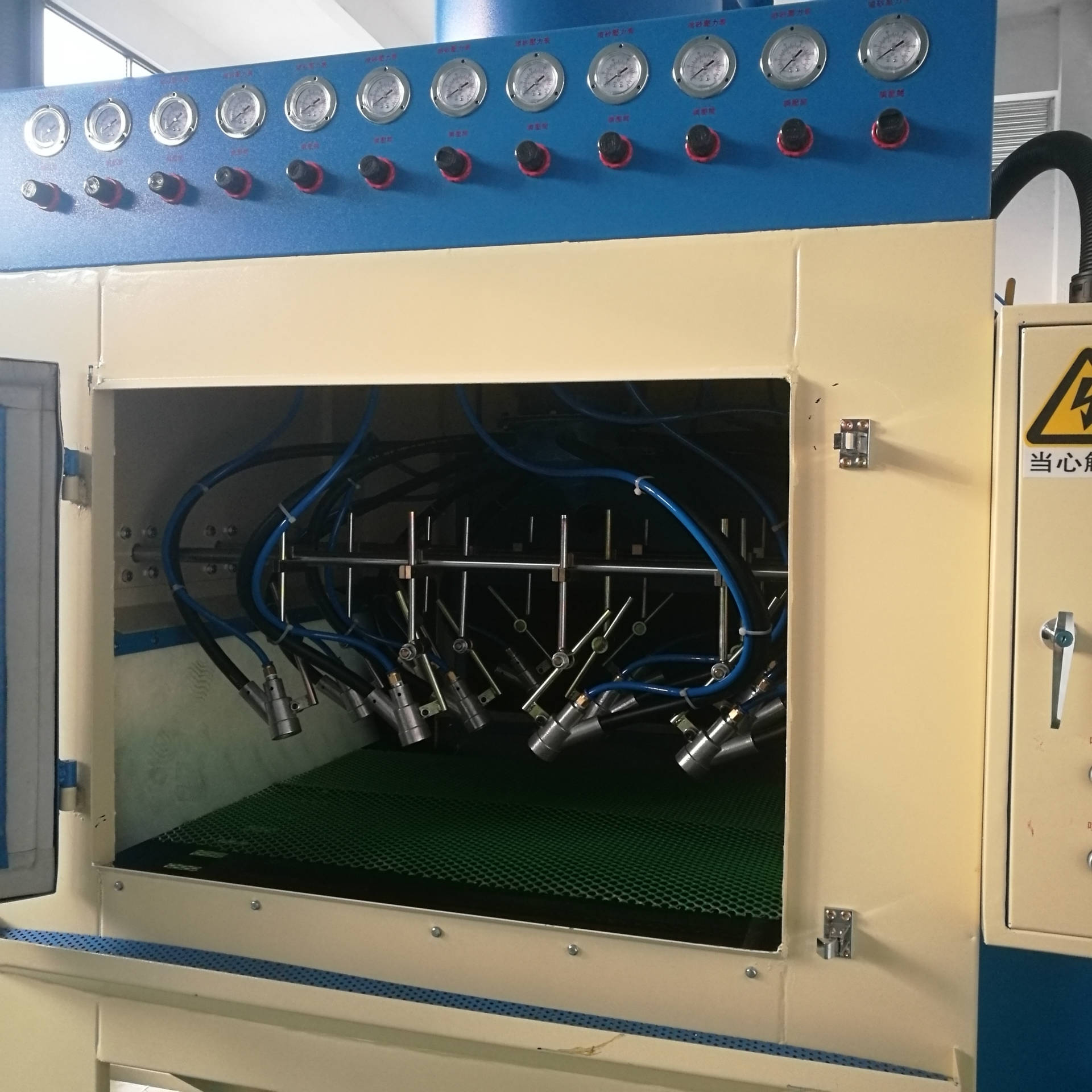 厂价直销亚克力雾化喷砂机 平面输送式喷砂机