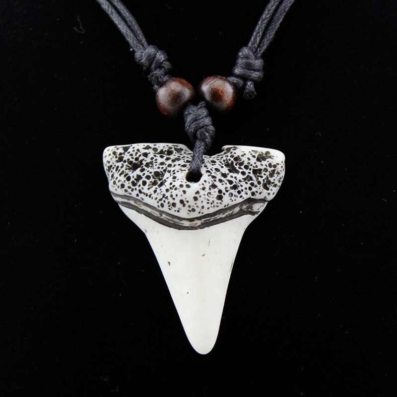 外贸鲨鱼牙齿项链吊坠 男士 仿骨雕刻木珠吊绳 旅游纪念饰品批