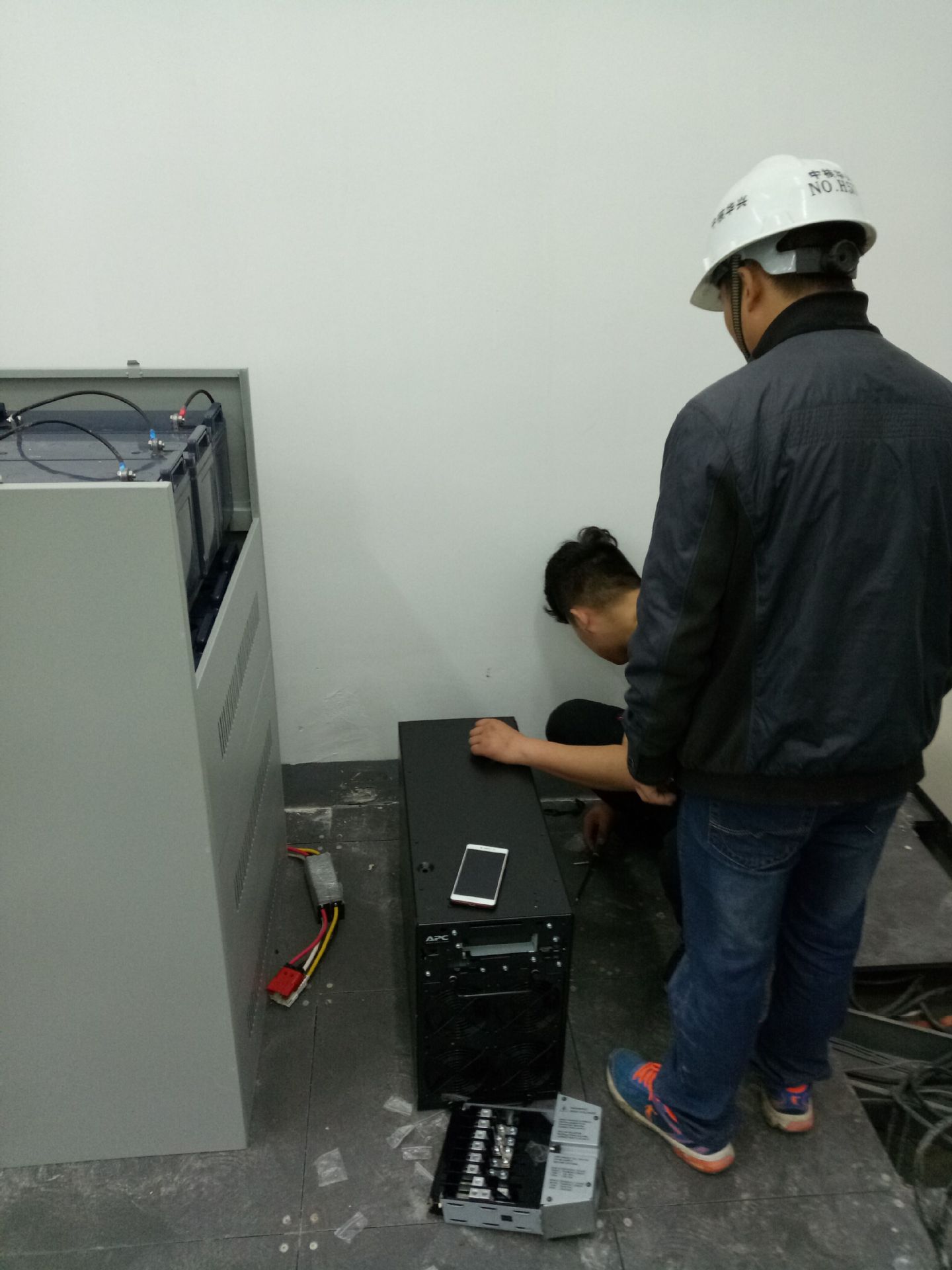 apc surt10000xlich 10kva/8kw内置电池ups电源