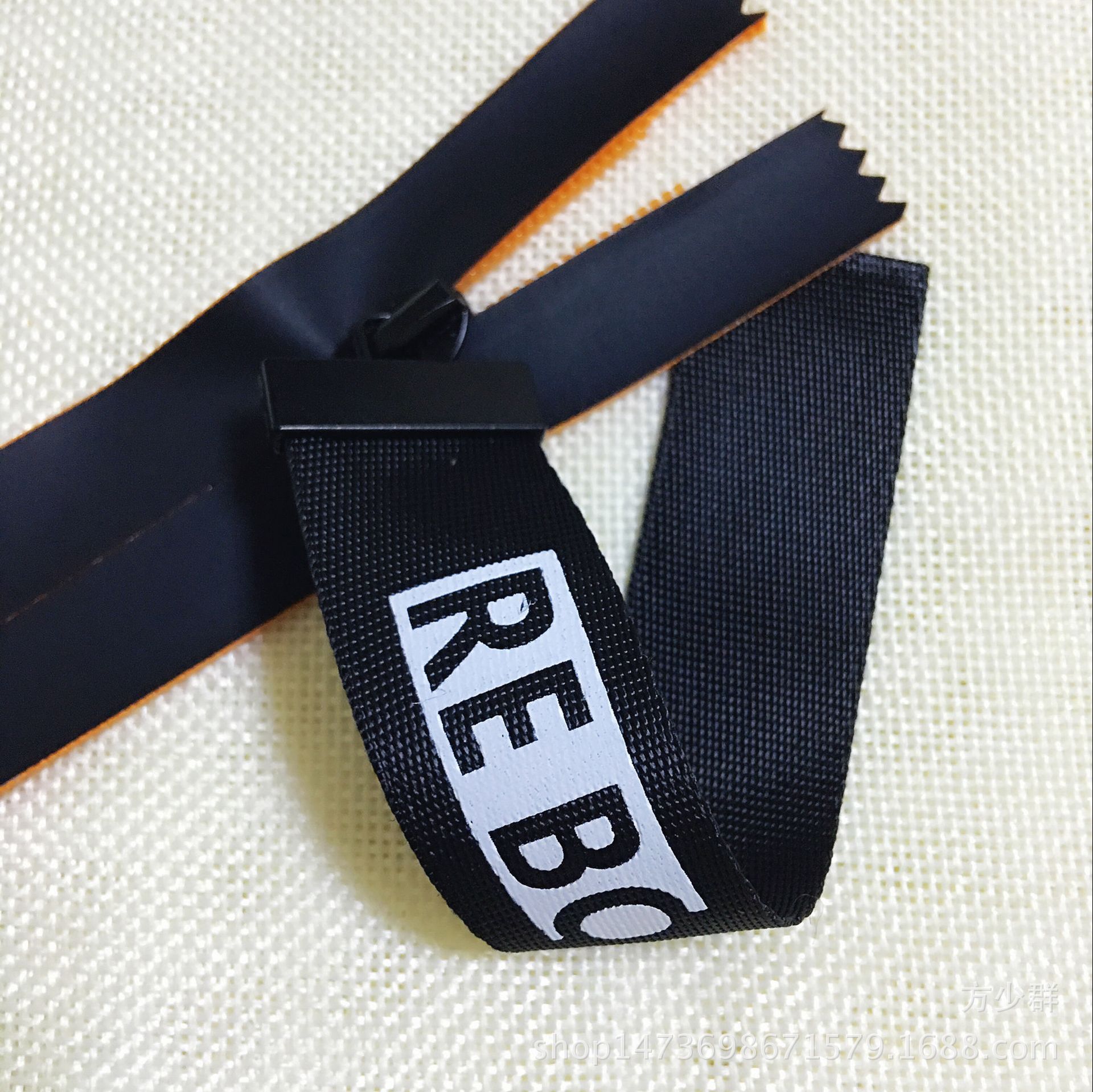 现货批发5号尼龙织带反穿拉头 特殊高档拉链拉头 服装手袋拉头