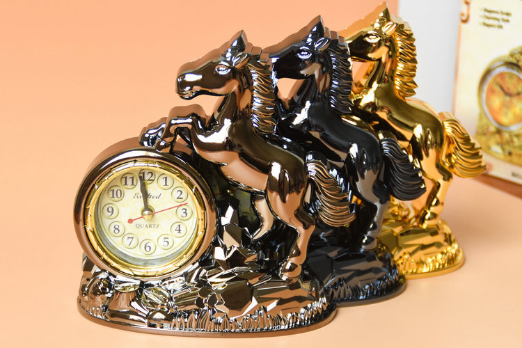 新品复古家用儿童马闹钟三色可选厂家直销批发