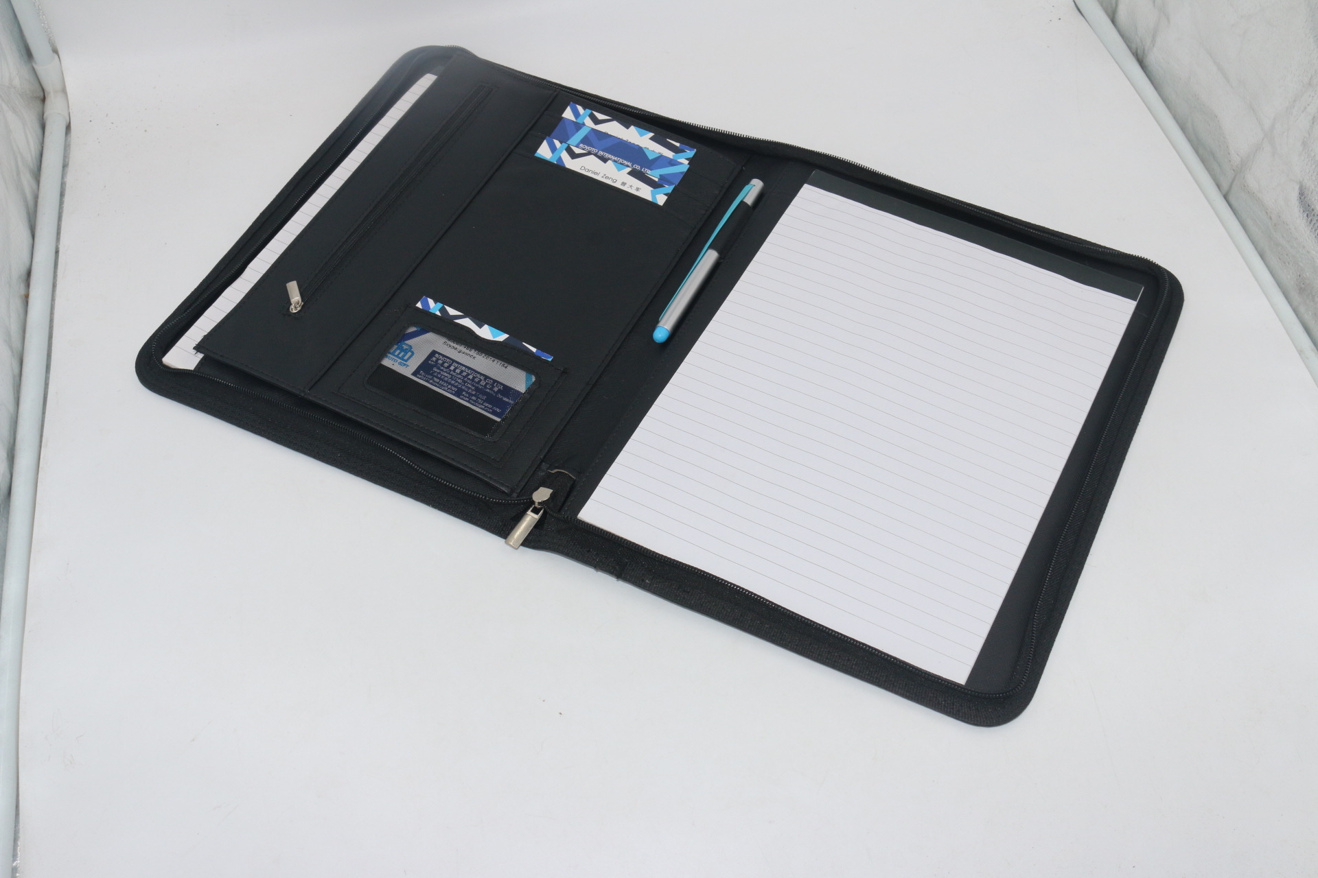 产品介绍   产品信息 名称:a4拉链文件夹 品牌: rovoto  货号: r