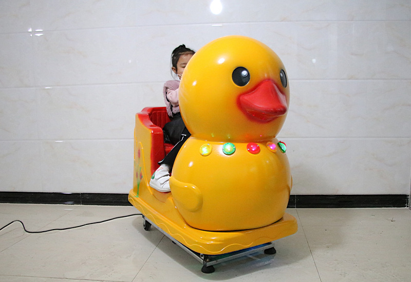 2020新款小鸭子儿童投币摇摇车厂家直销宝宝电动带音乐遥遥车商用