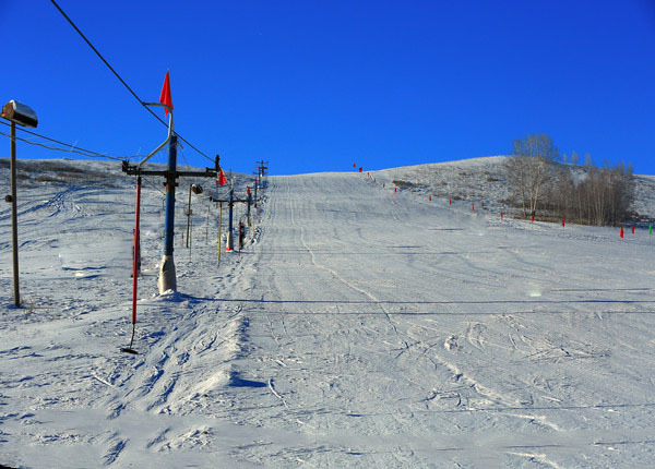 滑雪场雪圈搬运拖牵拖牵式客运索道厂家批发