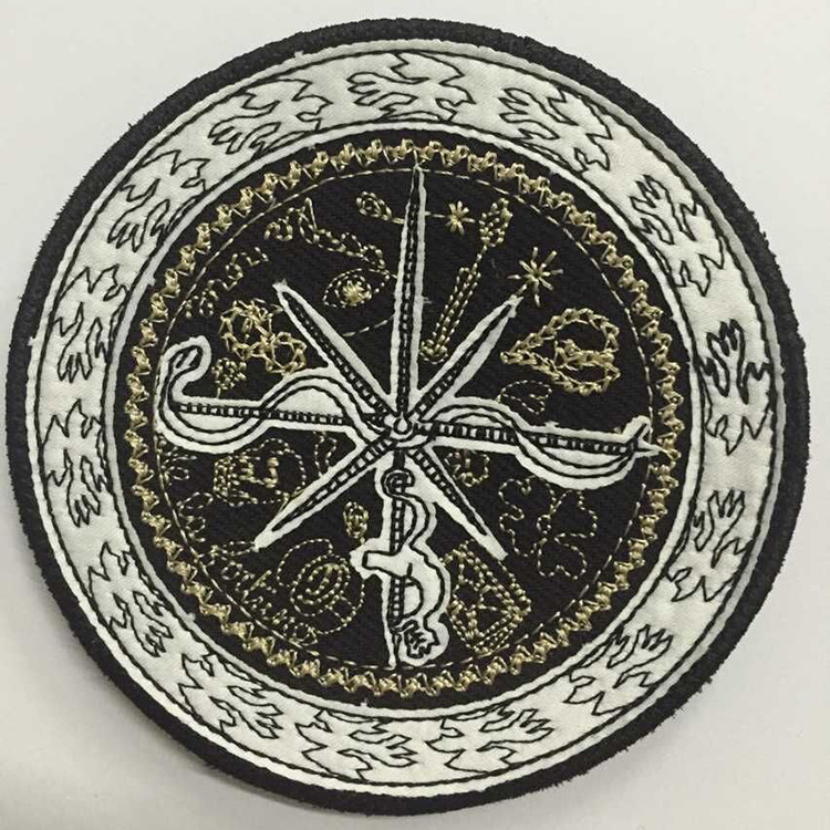厂家批发可爱人物圆章微章布贴来样定做 服装绣花装饰绣花圆章