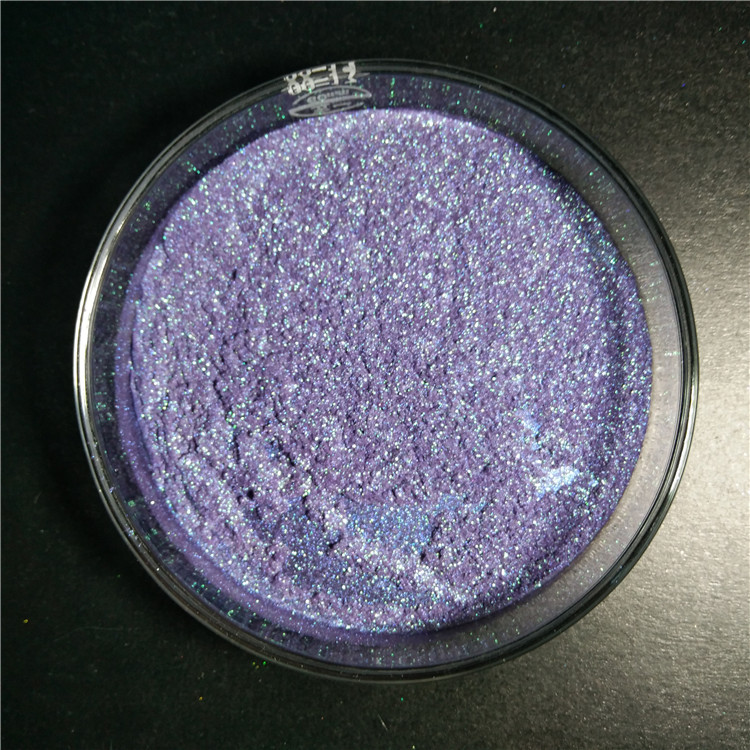 珠光配色而成(粉金除外)有着独特幻色使表面膏体色和涂抹颜色较大差异