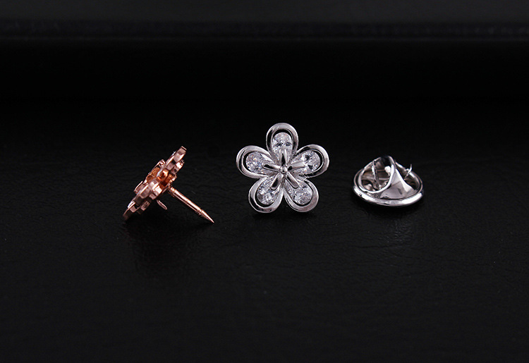 水晶花朵小胸针刺马针高级 真金电镀女士镶锆石高档防走光扣配饰