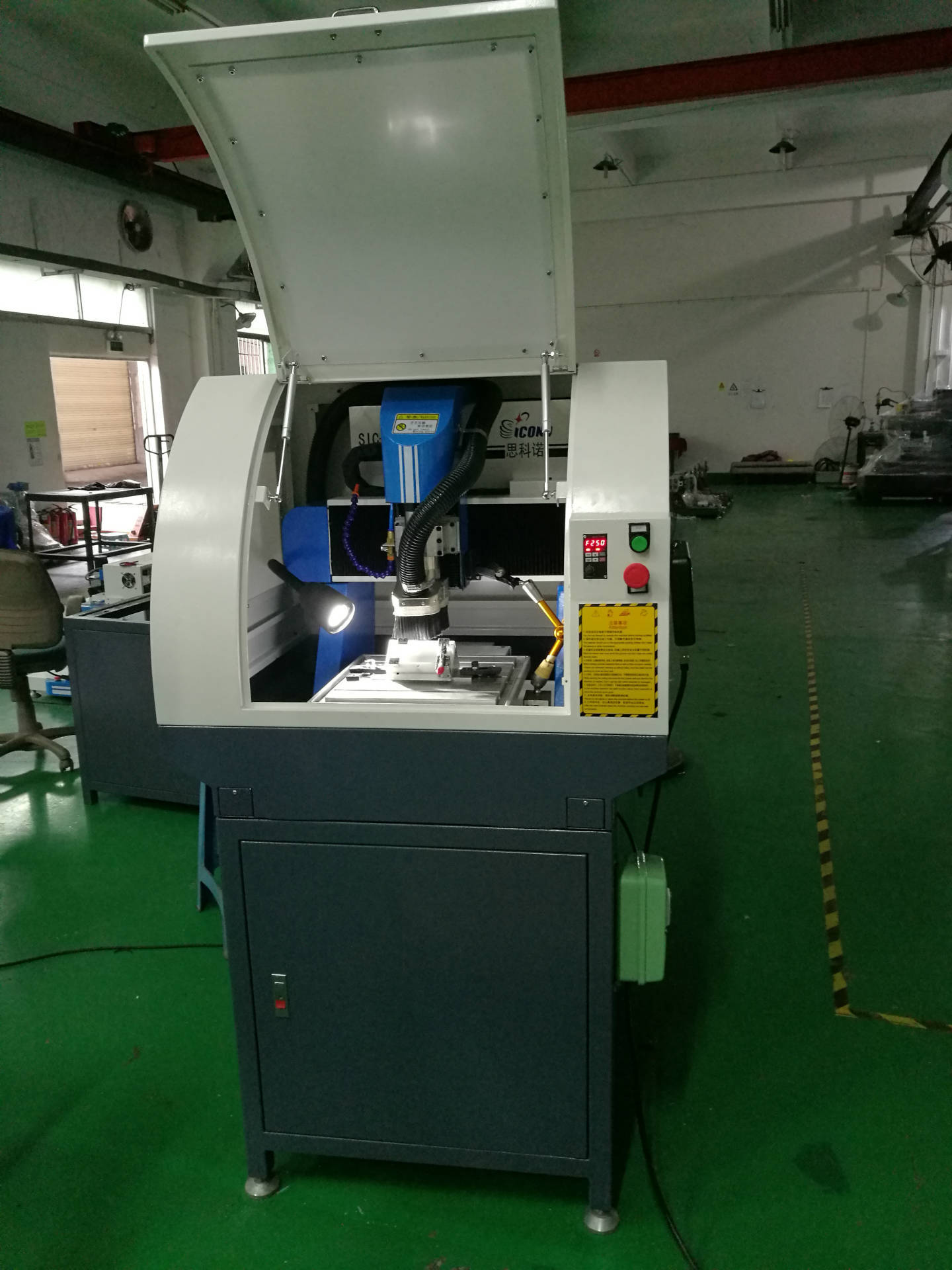 小型数控精雕机 广告工艺品珠宝眼镜雕刻机 落地式带罩吸尘雕刻机