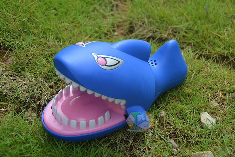 大号鳄鱼咬手指玩具 咬手鲨鱼游戏 咬手鳄鱼亲子儿童整蛊玩具批发