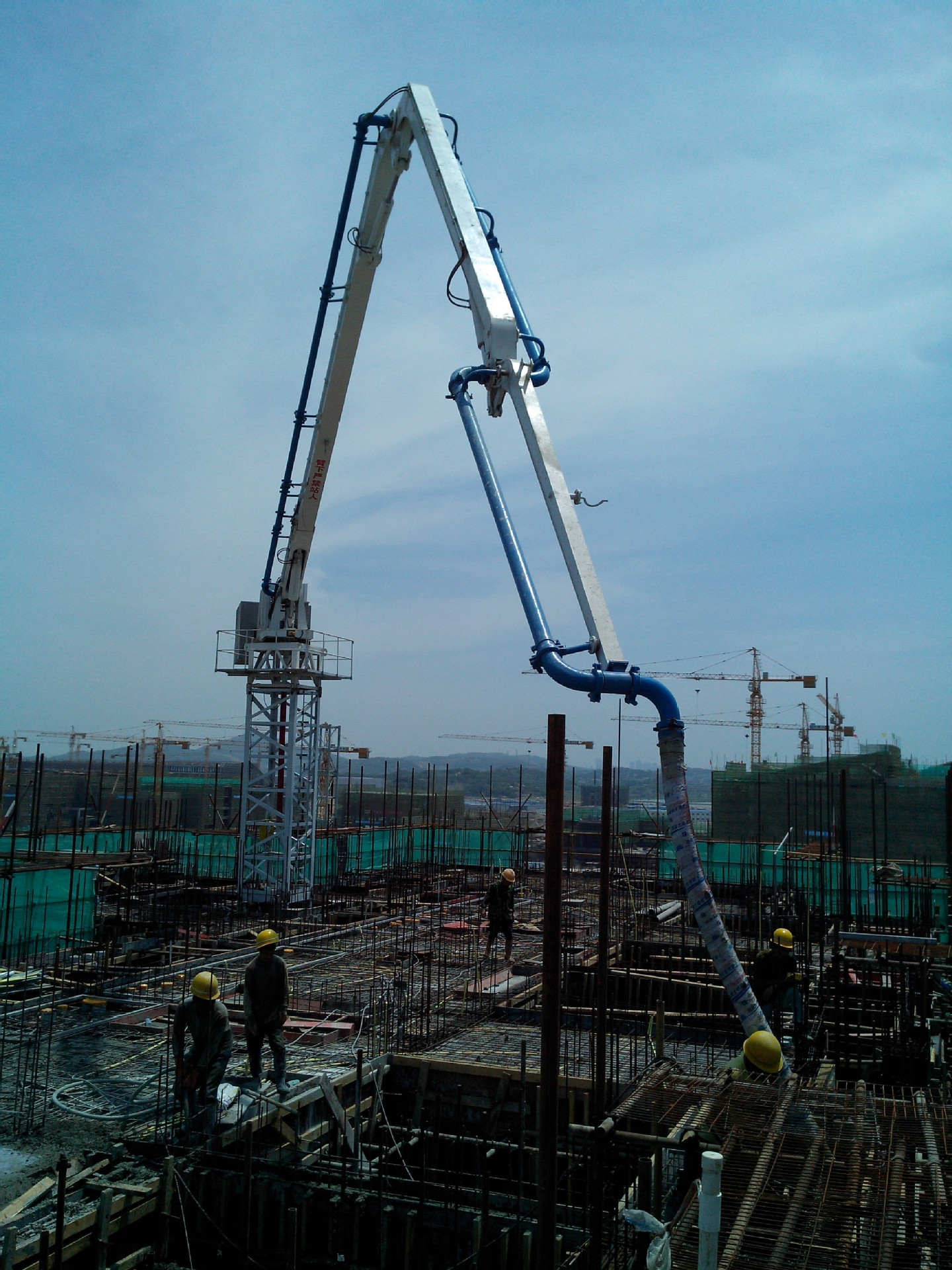 塔式布料机 混凝土布料机 液压式布料机 建筑内塔式爬升布料机