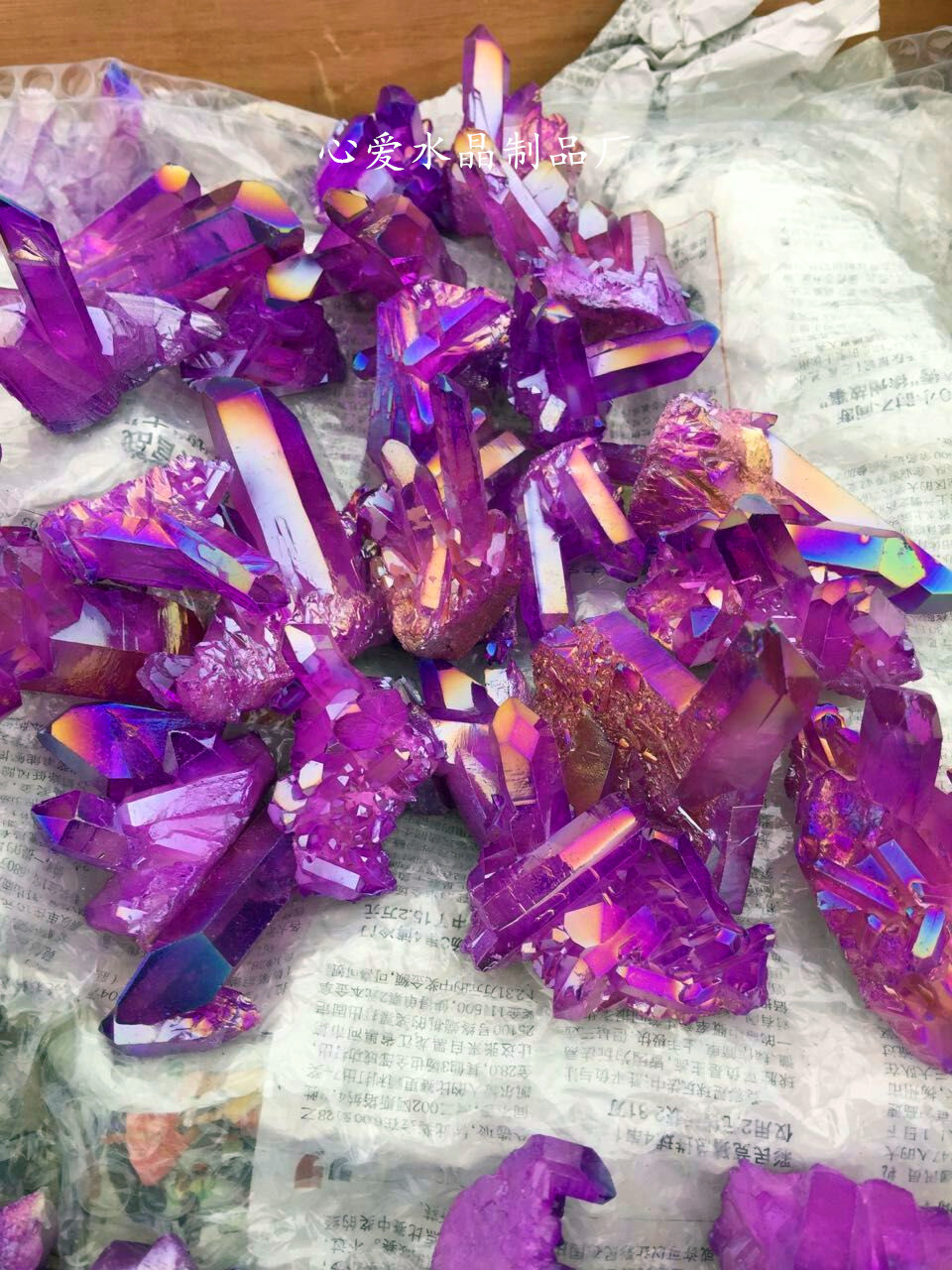 天然电镀七彩虹 红水晶簇摆件 水晶柱消磁水晶 原石晶簇摆件