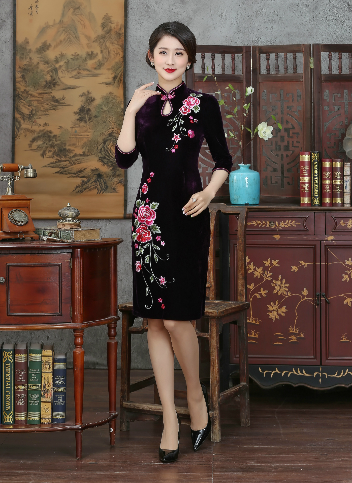 厂家批发新款复古中老年旗袍金丝绒短款刺绣旗袍连衣裙高档