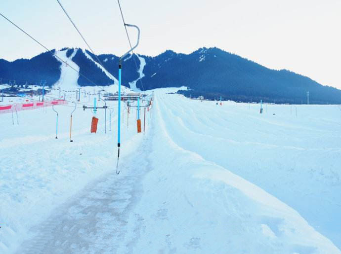 滑雪场雪圈搬运拖牵拖牵式客运索道厂家批发
