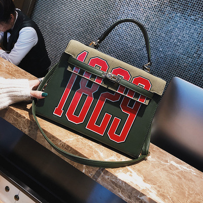 字母包包女2018年秋冬季新款铂金包欧美时尚单肩包斜跨手提包