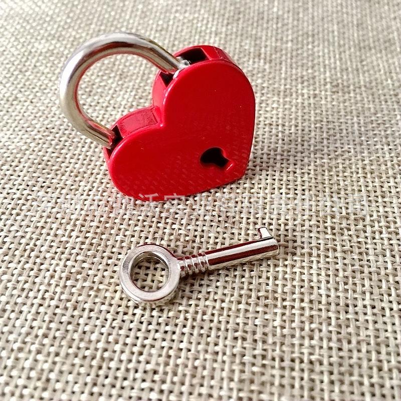 新款迷你型彩色心形锁 锌合金爱心锁 创意心形纪念锁 厂家直销