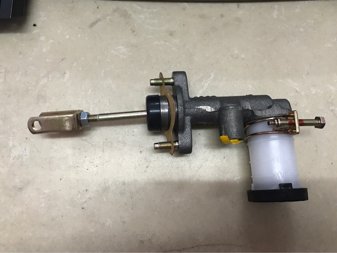 五十铃皮卡江铃宝典离合器总泵