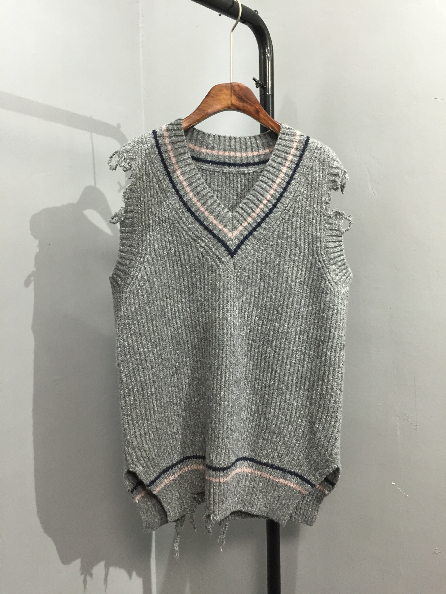 2017春款女式针织马甲v领套头个性破边