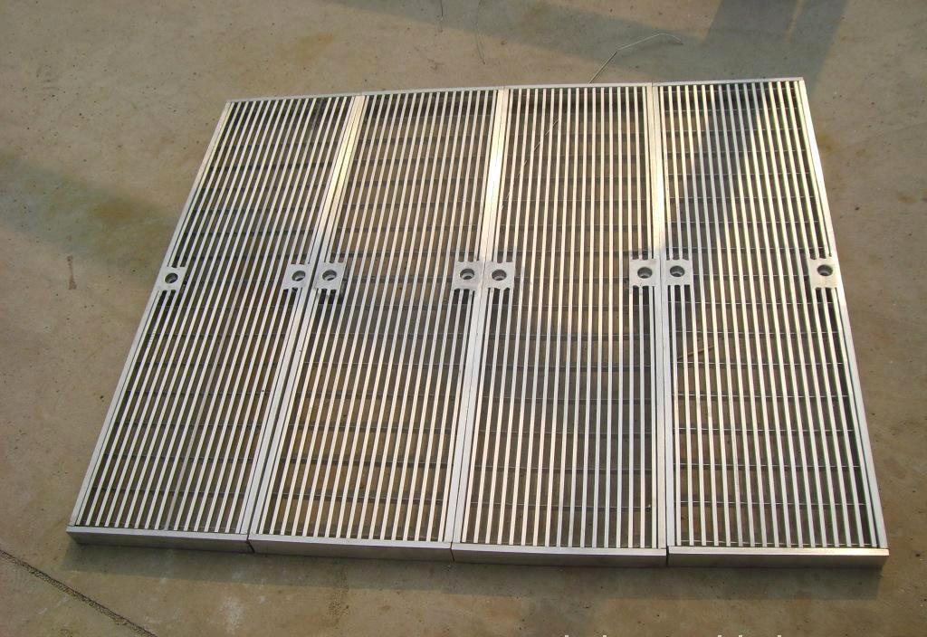 威猛股份定做振动筛铸造筛板人字孔筛板精工铸造新乡铸造筛板厂家