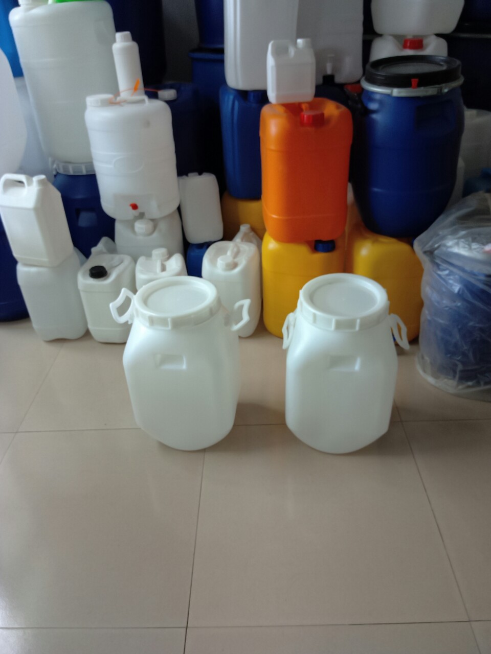 25公斤大口小白塑料桶25l塑料桶现场拍摄直销