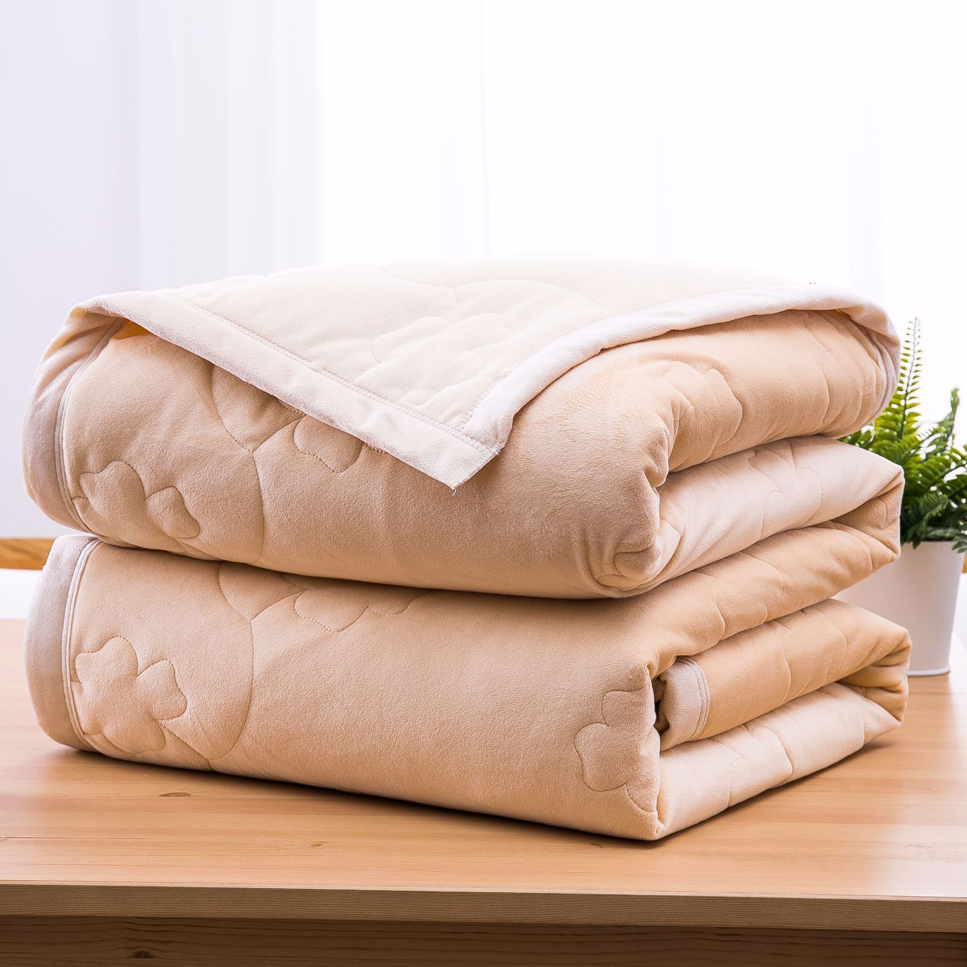 2018新款素色绗缝法莱绒毛毯三层夹棉加厚素色珊瑚绒毯子一件代发