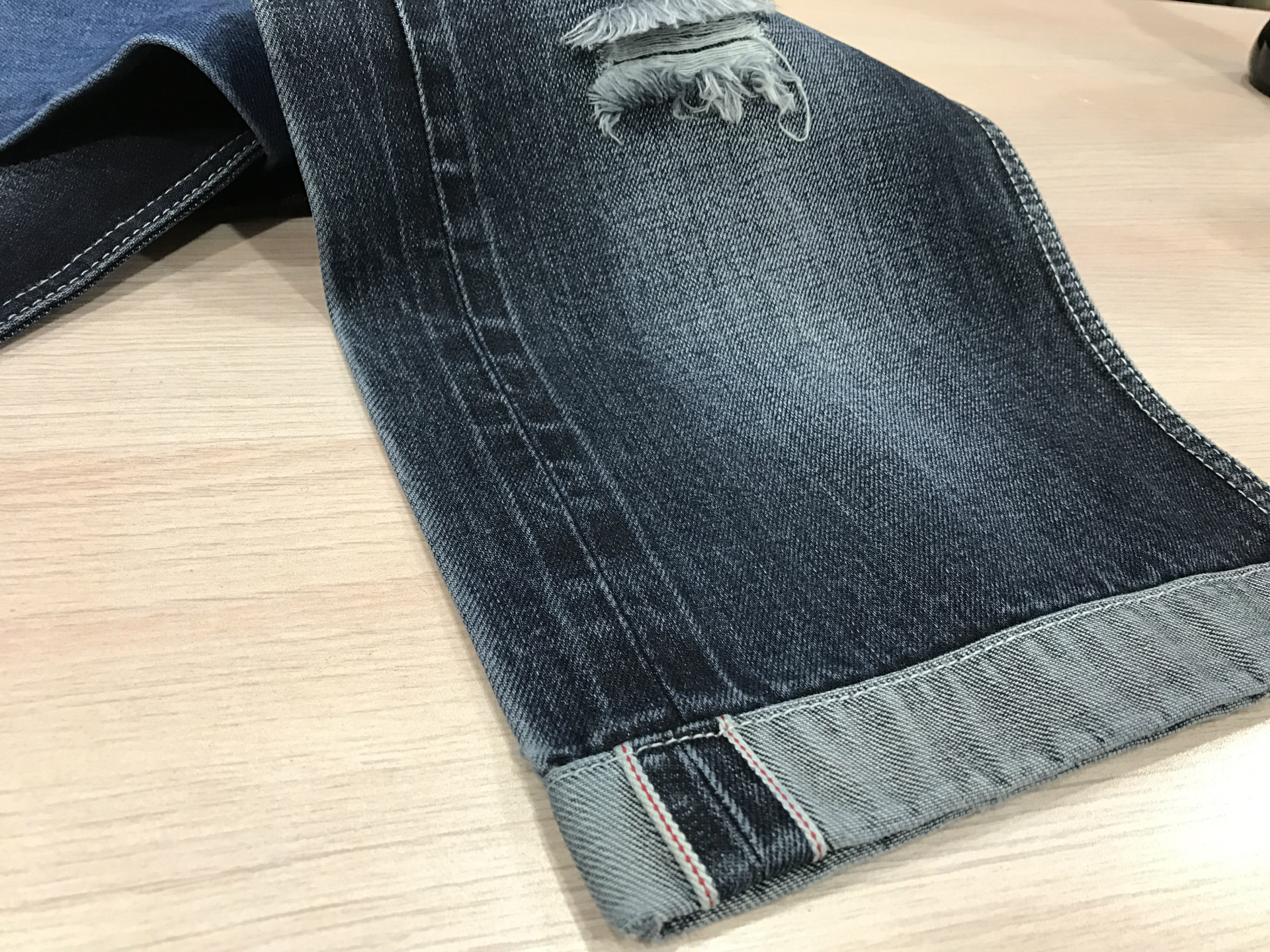 环保牛仔布,红边牛仔布,赤耳牛仔布,丹宁牛仔布,窄封牛仔面料