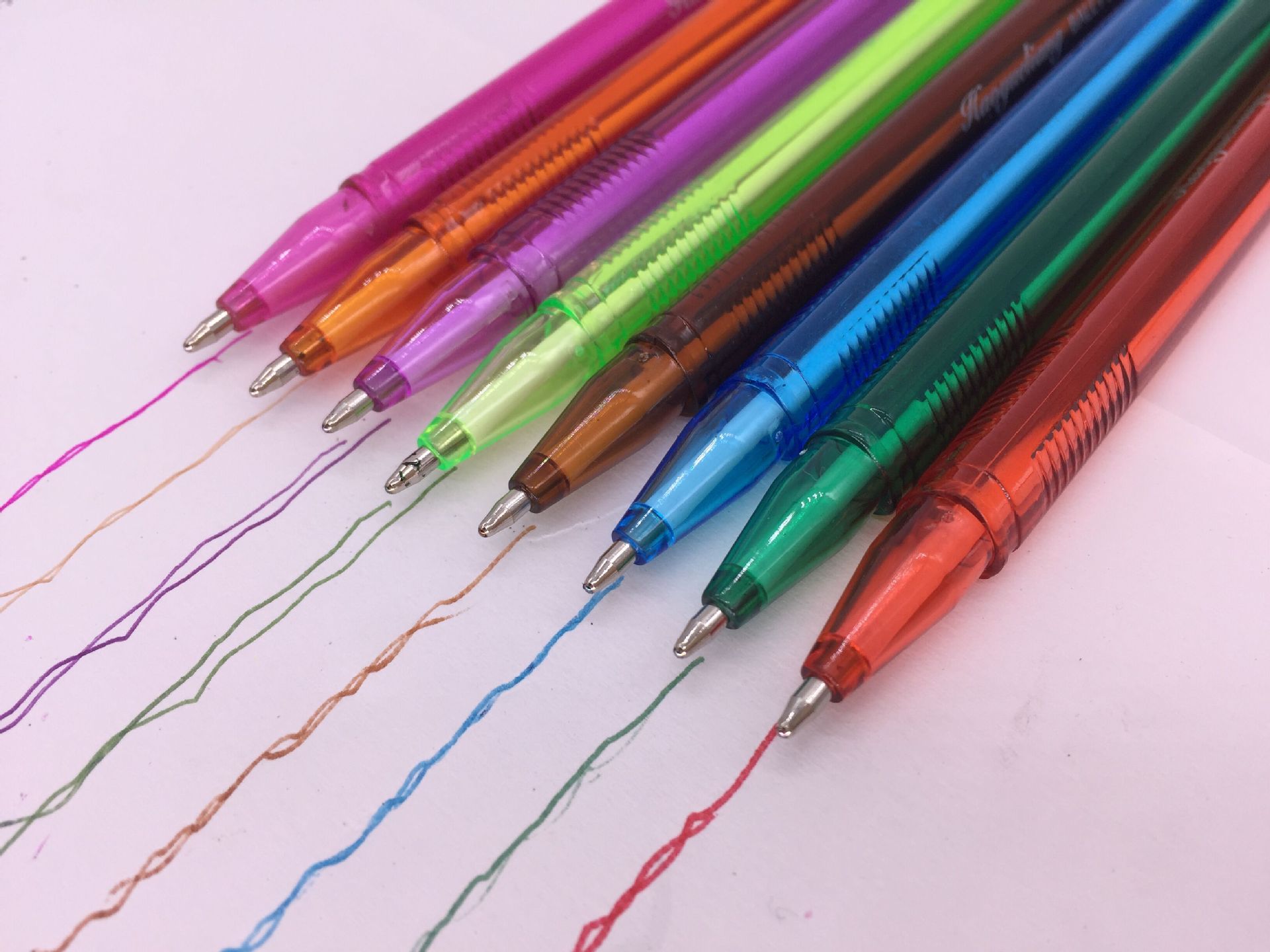 厂家热销 彩色圆珠笔 办公文具 彩色笔芯 0.7mm圆珠笔 三角杆圆珠