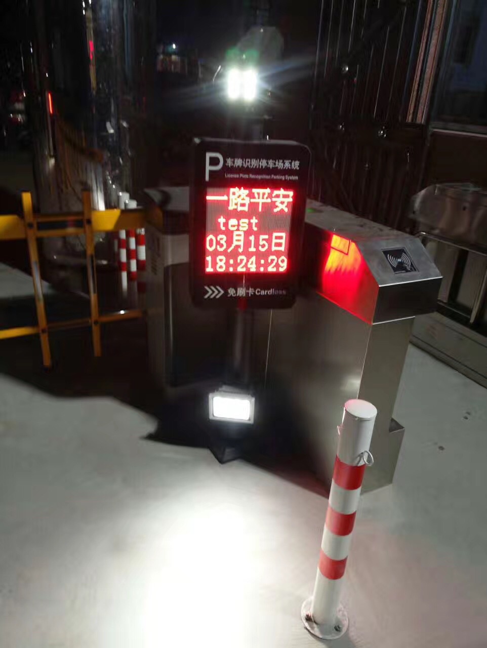 车牌识别相机抓拍 无人值守停车场车辆出入管理系统 自动门禁车闸