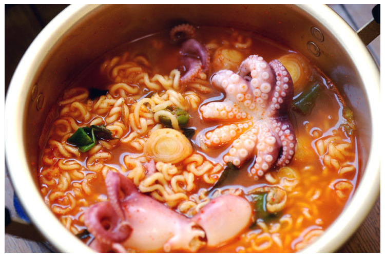 韩国进口农心方便面 韩国鱿鱼海鲜面/ 鱿鱼面 净重124gx40袋