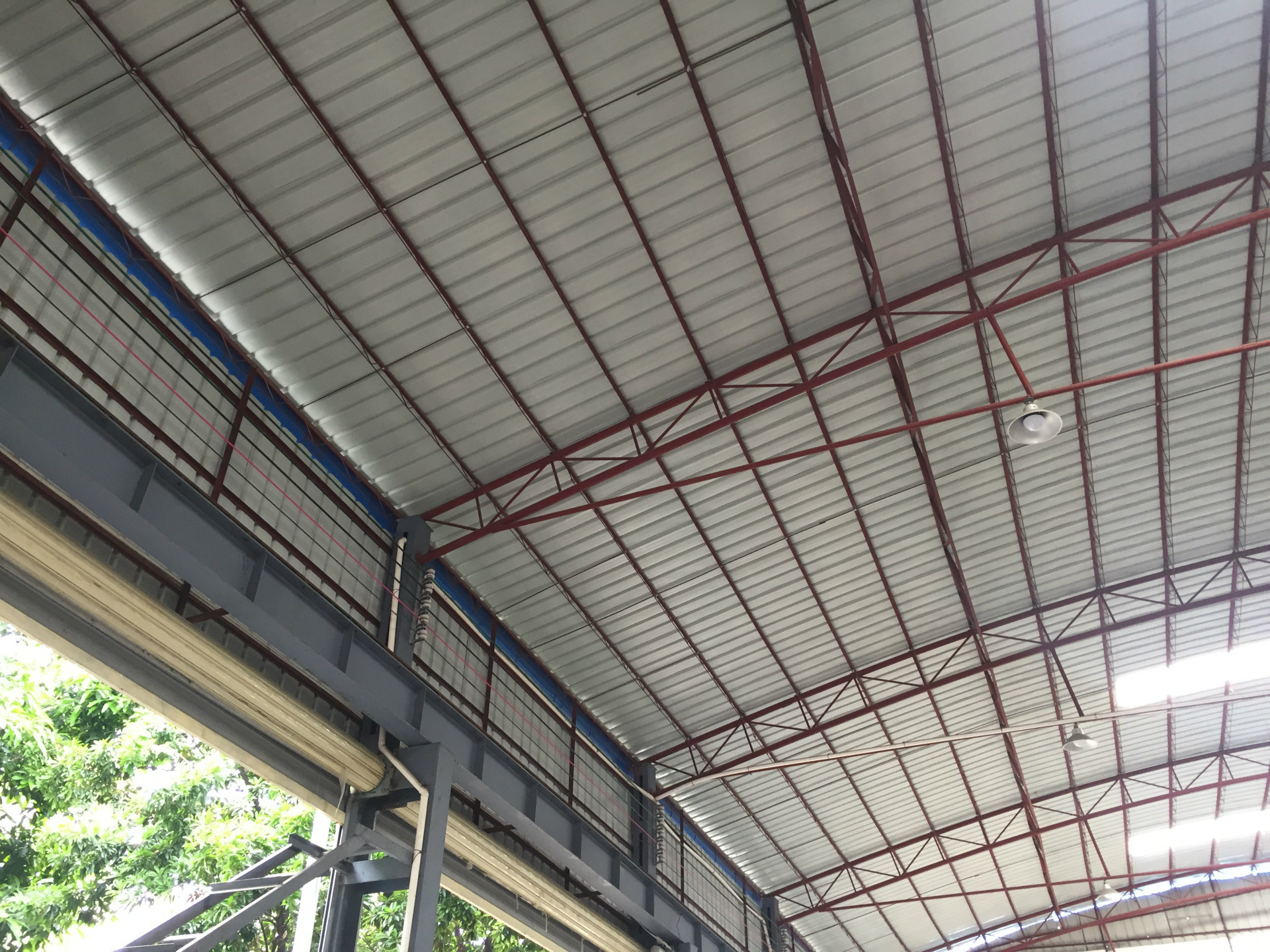 【厂家直销】防腐蚀防酸碱防热防火新型镀铝膜隔热瓦屋顶材料