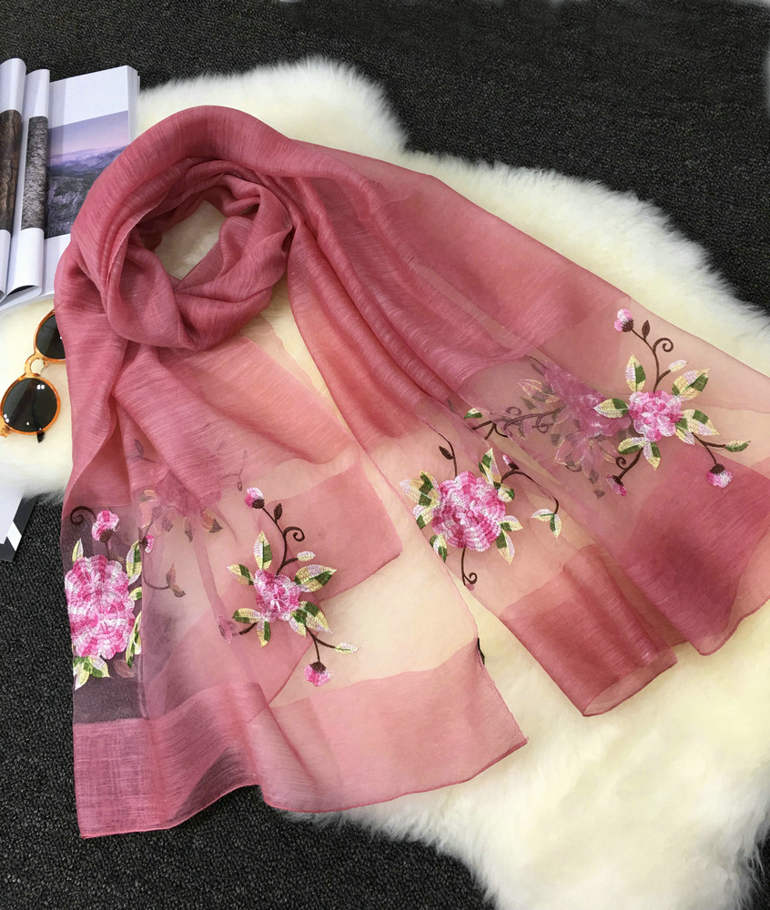 真丝绣花围巾 春秋新款名媛立体刺绣牡丹花朵防晒空调披肩丝巾女